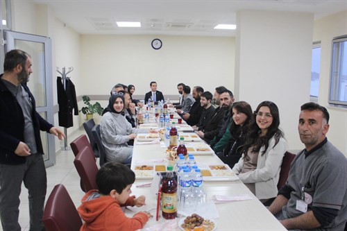 Sayın Kaymakamımız Yasin ŞAHİN,14 Mart Tıp Bayramı Nedeniyle Düzenlenen İftar Programında Sağlık Personellerimiz İle Bir Araya Geldi