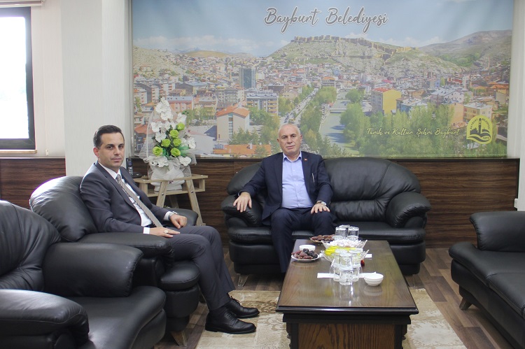 Sayın Kaymakamımız Yasin Şahin Bayburt Belediye Başkanı Sayın Mete Memiş'i Ziyaret Etti
